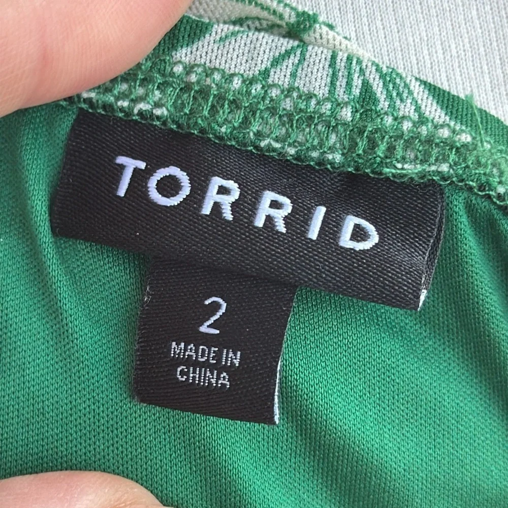 Torrid Stretch Mesh Cropped Shirred Cami Top Green, size 2 (18/20) - Picture 8 of 8